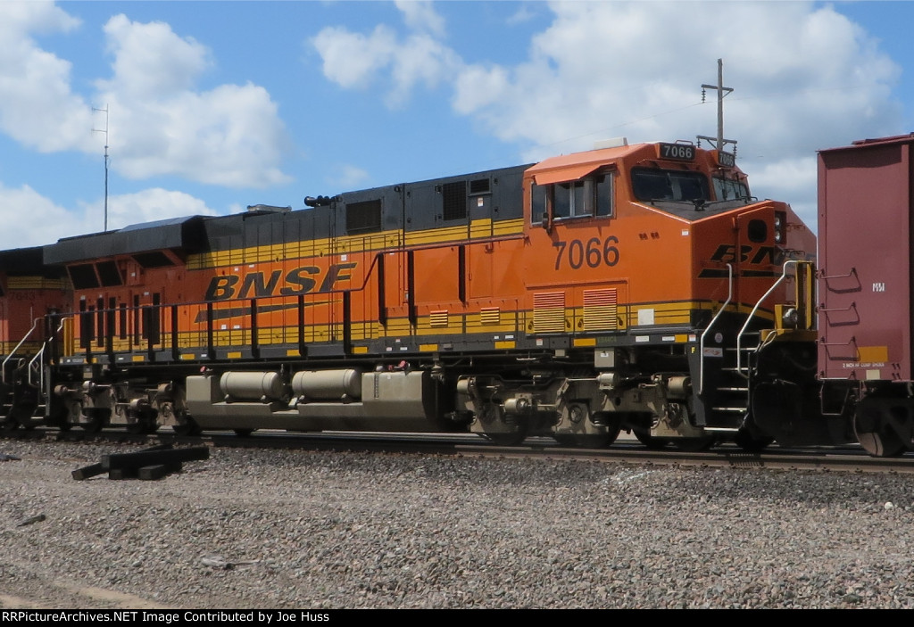 BNSF 7066